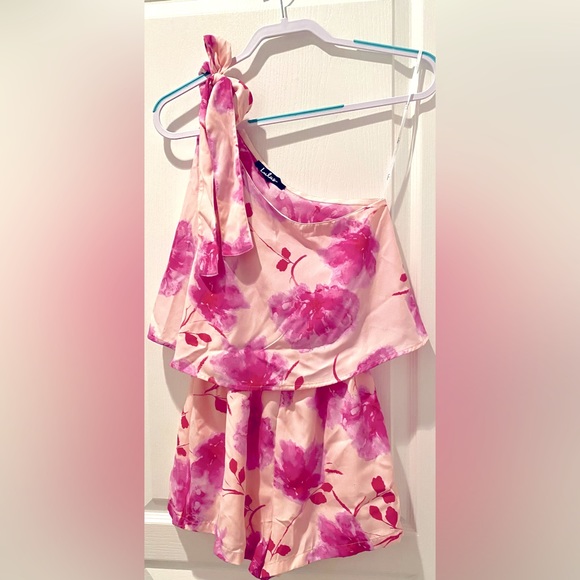 Lulu’s Take a Wild Chance Blush Floral Print One-Shoulder Romper Pretty in Pinks - Picture 2 of 7
